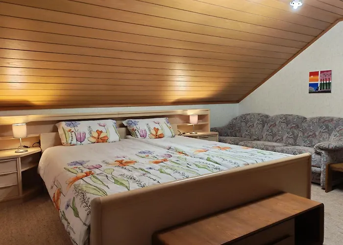 Zuhause Bei Uns In Der Zweiten Etage * Dorfles-Esbach